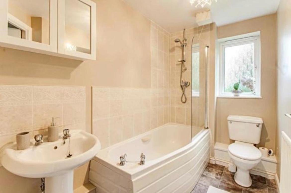 The Wickets - 2 Bedroom Apartment Overlooking Cricket Club Marton-in-Cleveland Exteriör bild