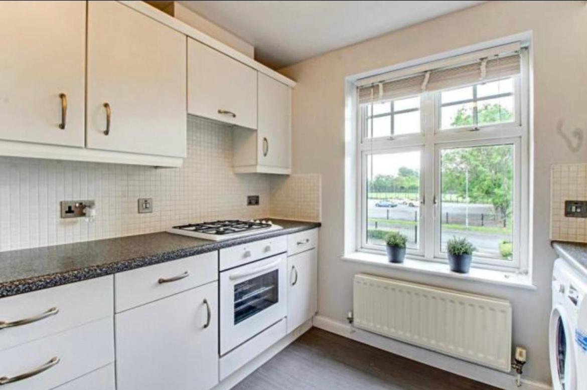 The Wickets - 2 Bedroom Apartment Overlooking Cricket Club Marton-in-Cleveland Exteriör bild